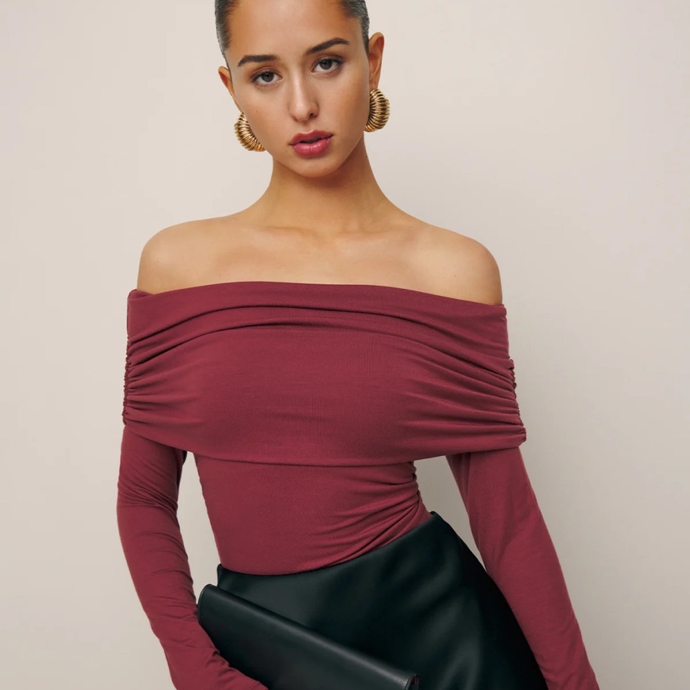 Reformation NWT Chianti Red Off-the-shoulder top size M (US 4-6)